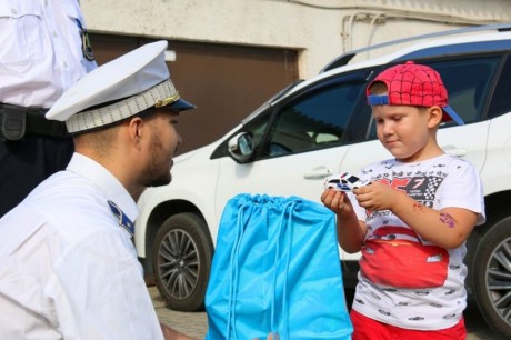 A kis Ármin nagy napja, avagy szülinap rendőrautóban